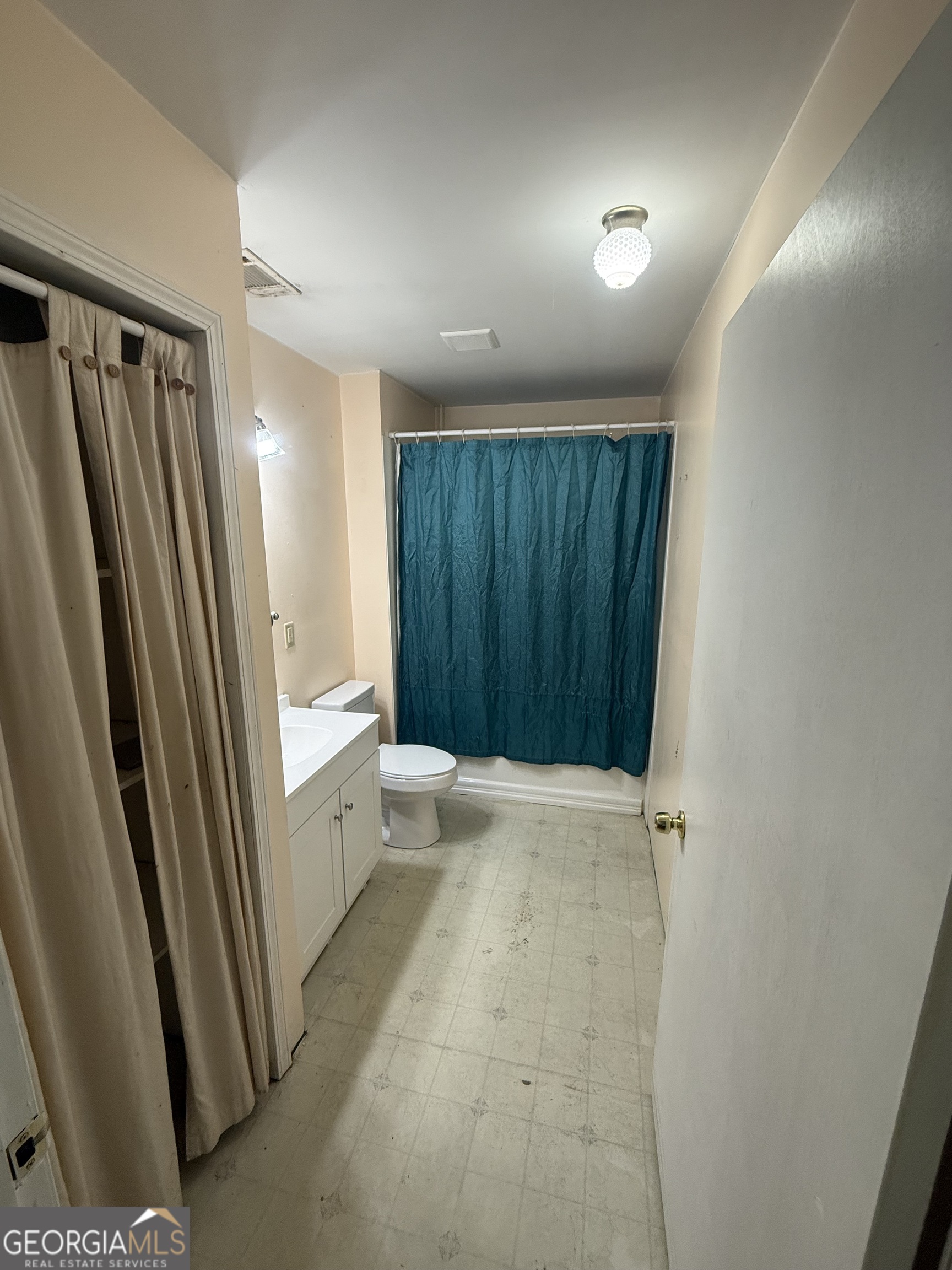 2068 Old Dalton Road Northeast Rome, GA 30165 - Photo 24 of 37 a view of bathroom with a tub and a sink