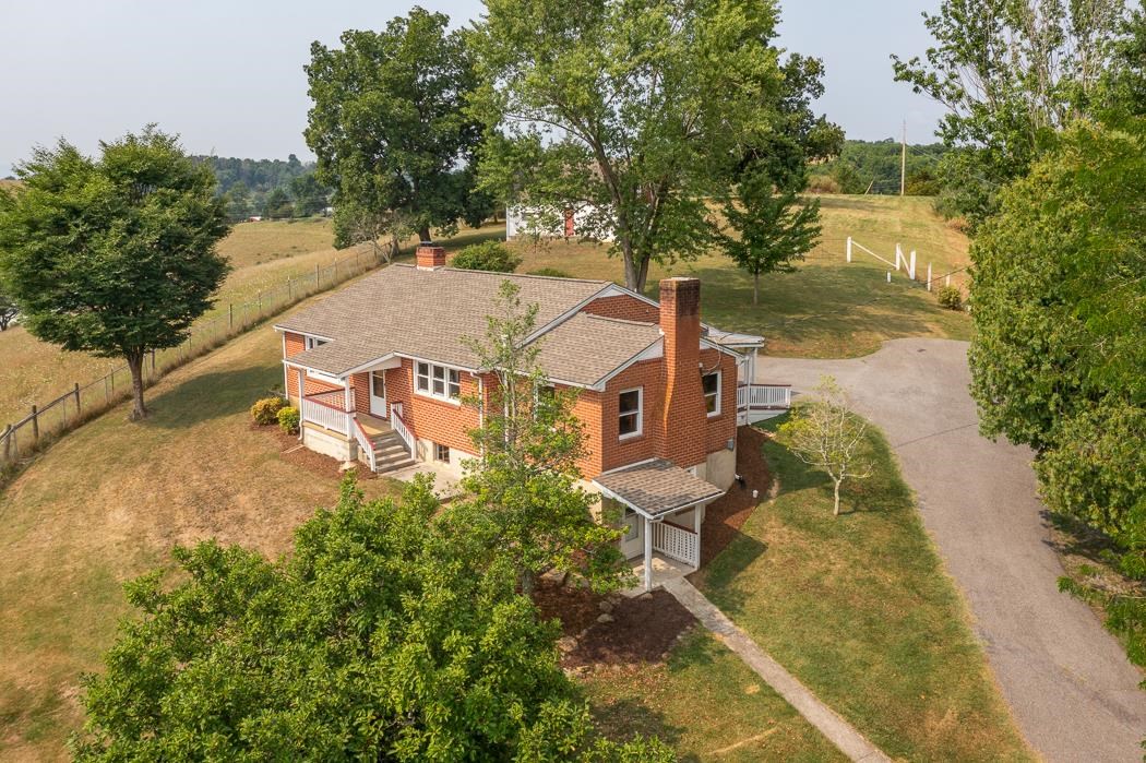 1086 Old Farm Road Lexington, VA 24450 - Photo 1 of 73 Gallery Image 1