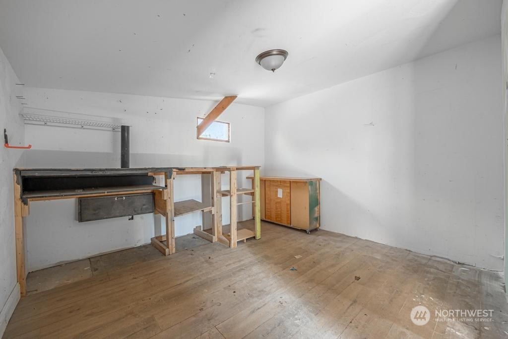 206 South Anderson Street Kennewick, WA 99336 - Photo 25 of 29 a view of kitchen with furniture and wooden floor