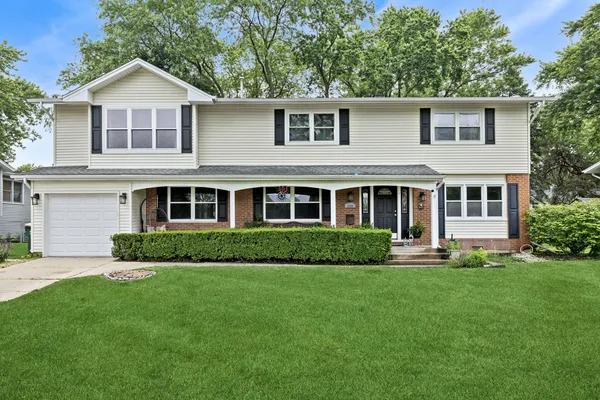 $525,000 | 1144 East Anderson Drive, Palatine, IL 60074