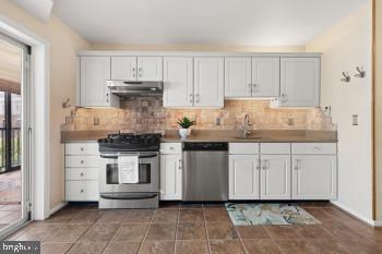 31 Lambourne Road, Unit 504 Towson, MD 21204 - Photo 6 of 35