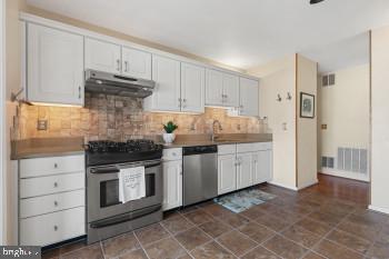 31 Lambourne Road, Unit 504 Towson, MD 21204 - Photo 8 of 35