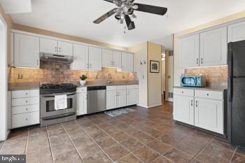 31 Lambourne Road, Unit 504 Towson, MD 21204 - Photo 9 of 35