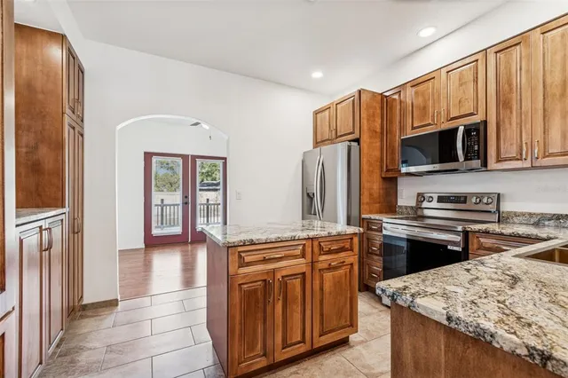 $2,400 | 4527 Haines Road North, St. Petersburg, FL 33714