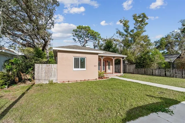 $2,400 | 4527 Haines Road North, St. Petersburg, FL 33714