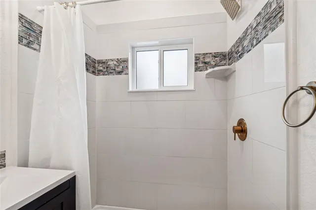 $2,400 | 4527 Haines Road North, St. Petersburg, FL 33714