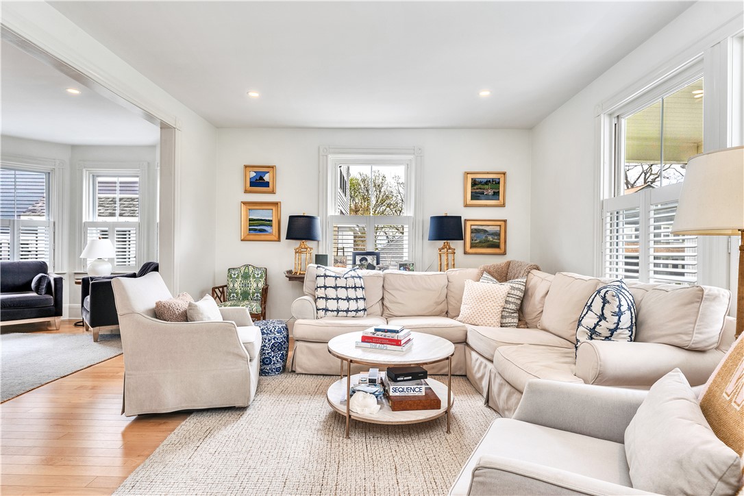 12 Observatory Avenue Providence, RI 02906 - Photo 13 of 42