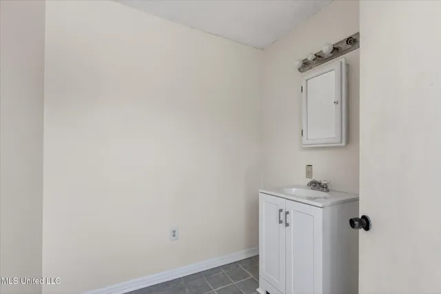 $285,000 | 17080 Fenton Dedeaux Road, Kiln, MS 39556