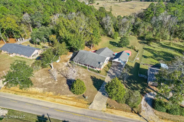 $285,000 | 17080 Fenton Dedeaux Road, Kiln, MS 39556