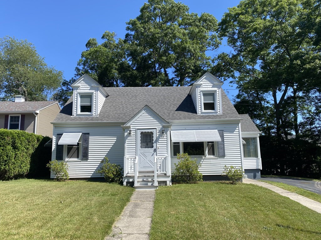 33 Briggs Road Westport, MA 02790 - Photo 2 of 9 Gallery Image 2