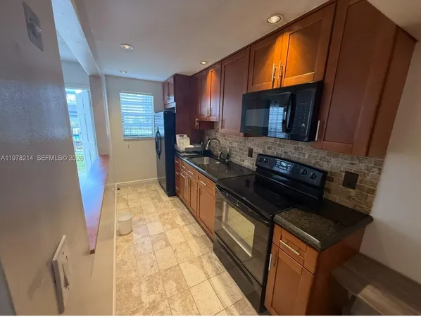 $1,600 | 415 Northeast 2nd Street, Unit 105, Hallandale Beach, FL 33009
