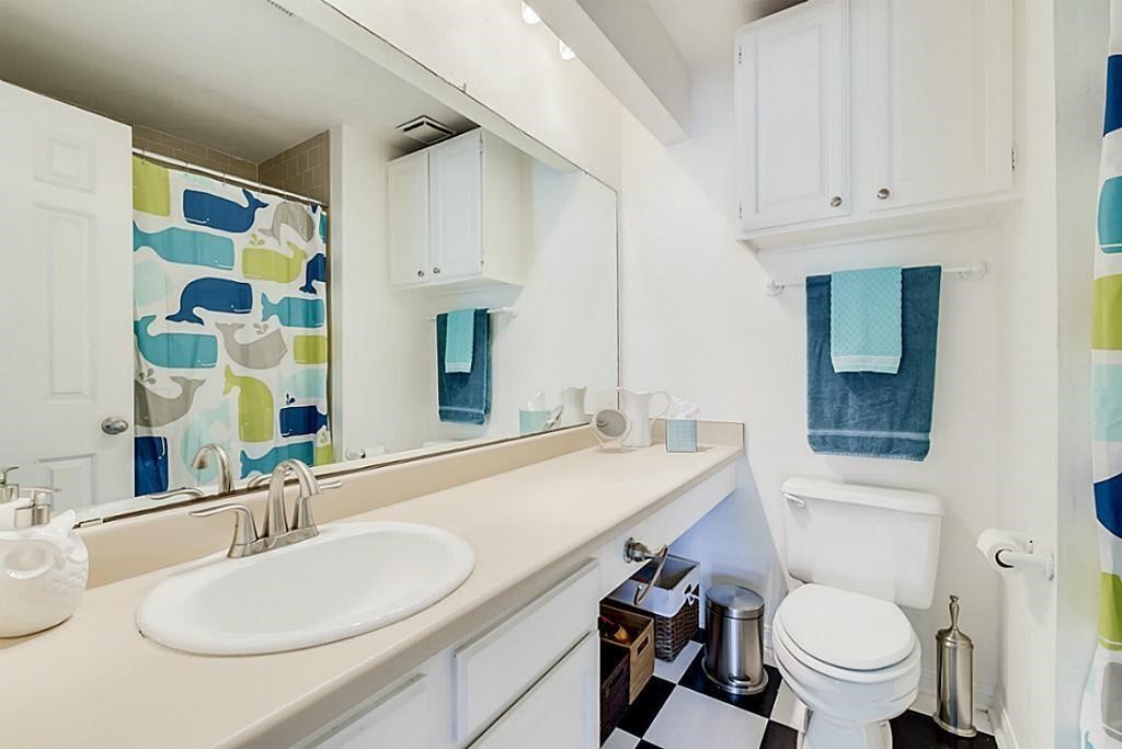 930 Rutland Street Houston, TX 77008 - Photo 20 of 23 Second bathroom.