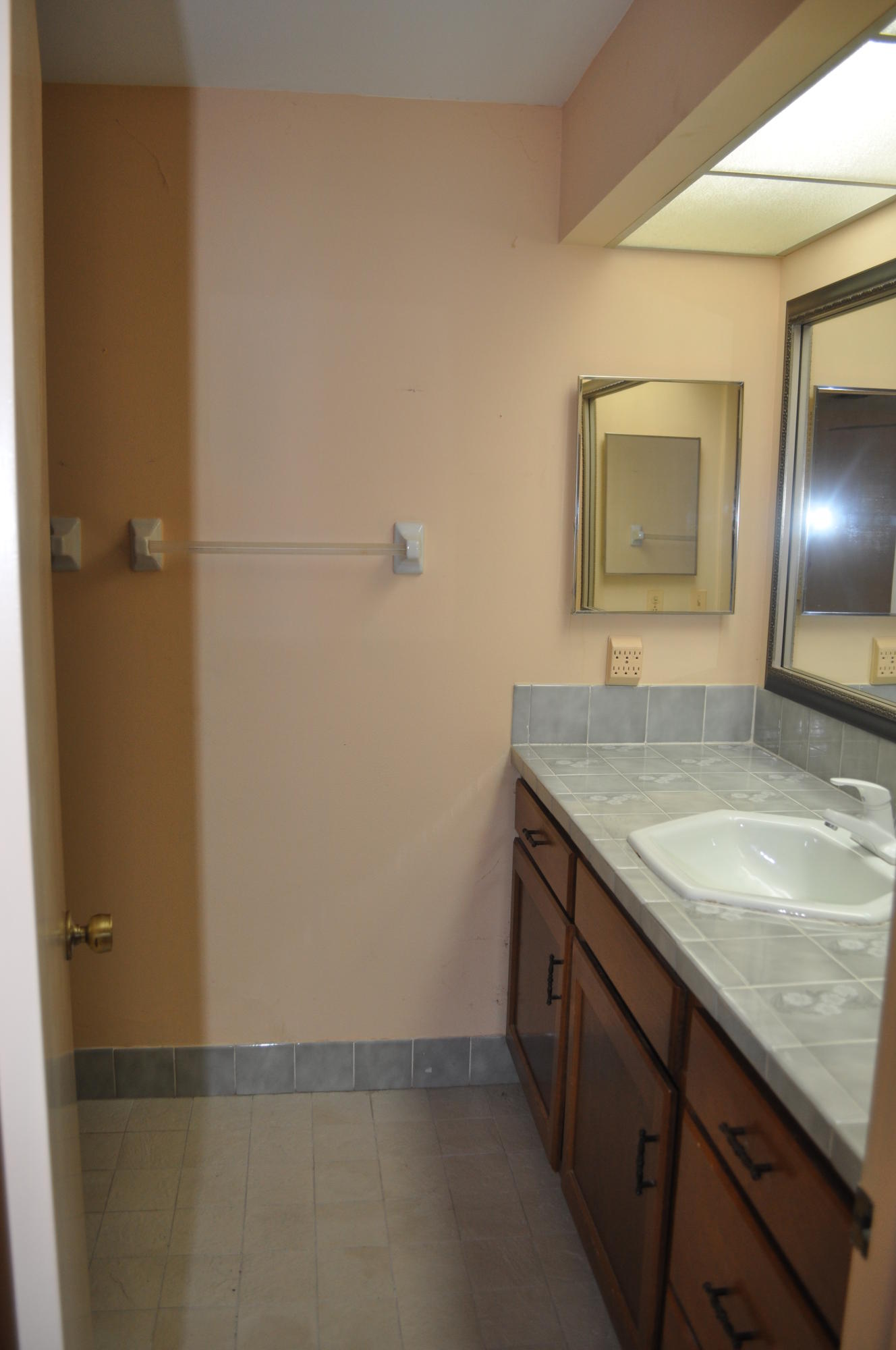 933 Firetree Road North Palm Beach, FL 33408 - Photo 9 of 16 Master Bath