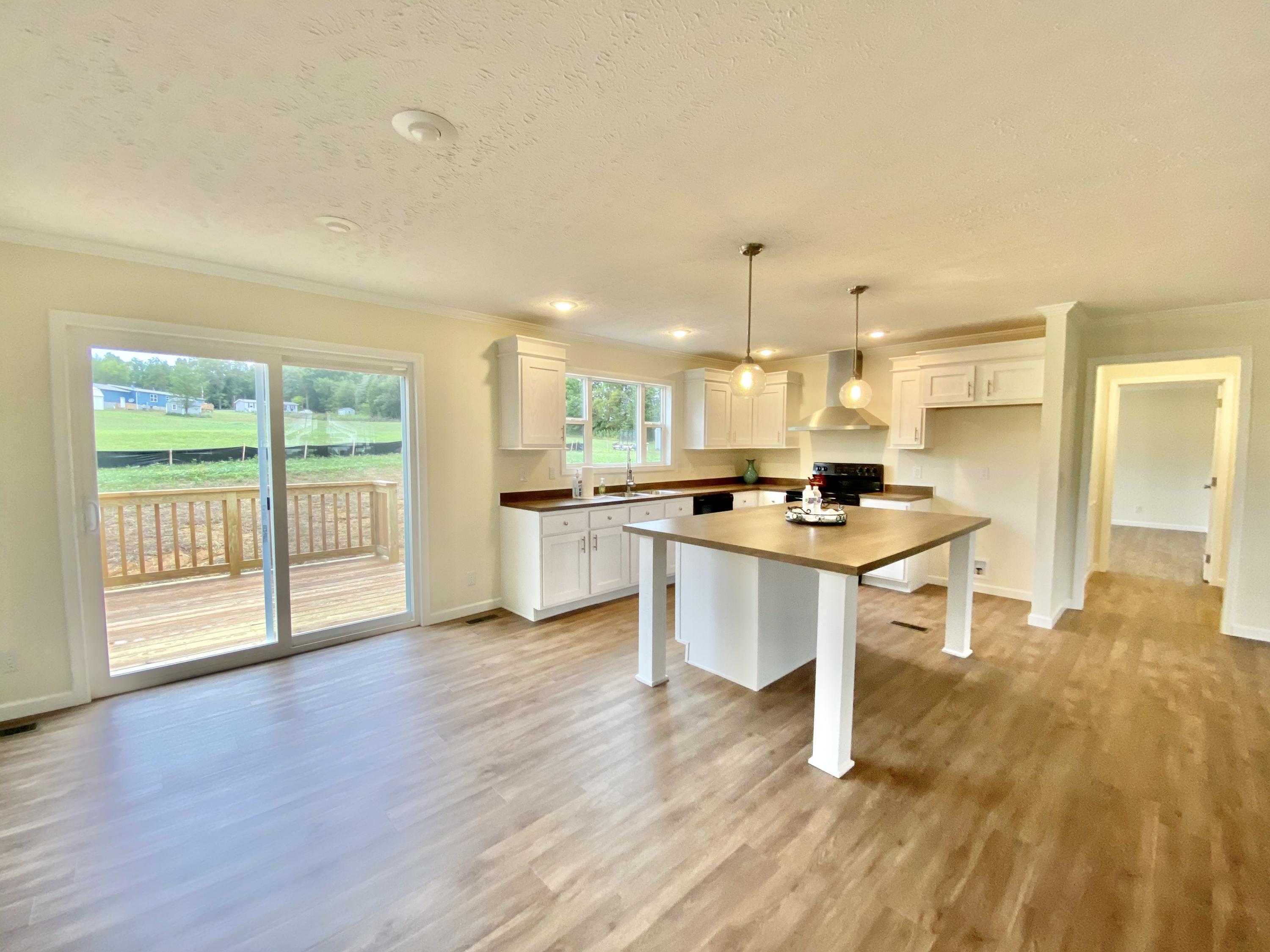 228 Walnut Grove Road Vonore, TN 37885 - Photo 3 of 33 Dining Kitchen combo