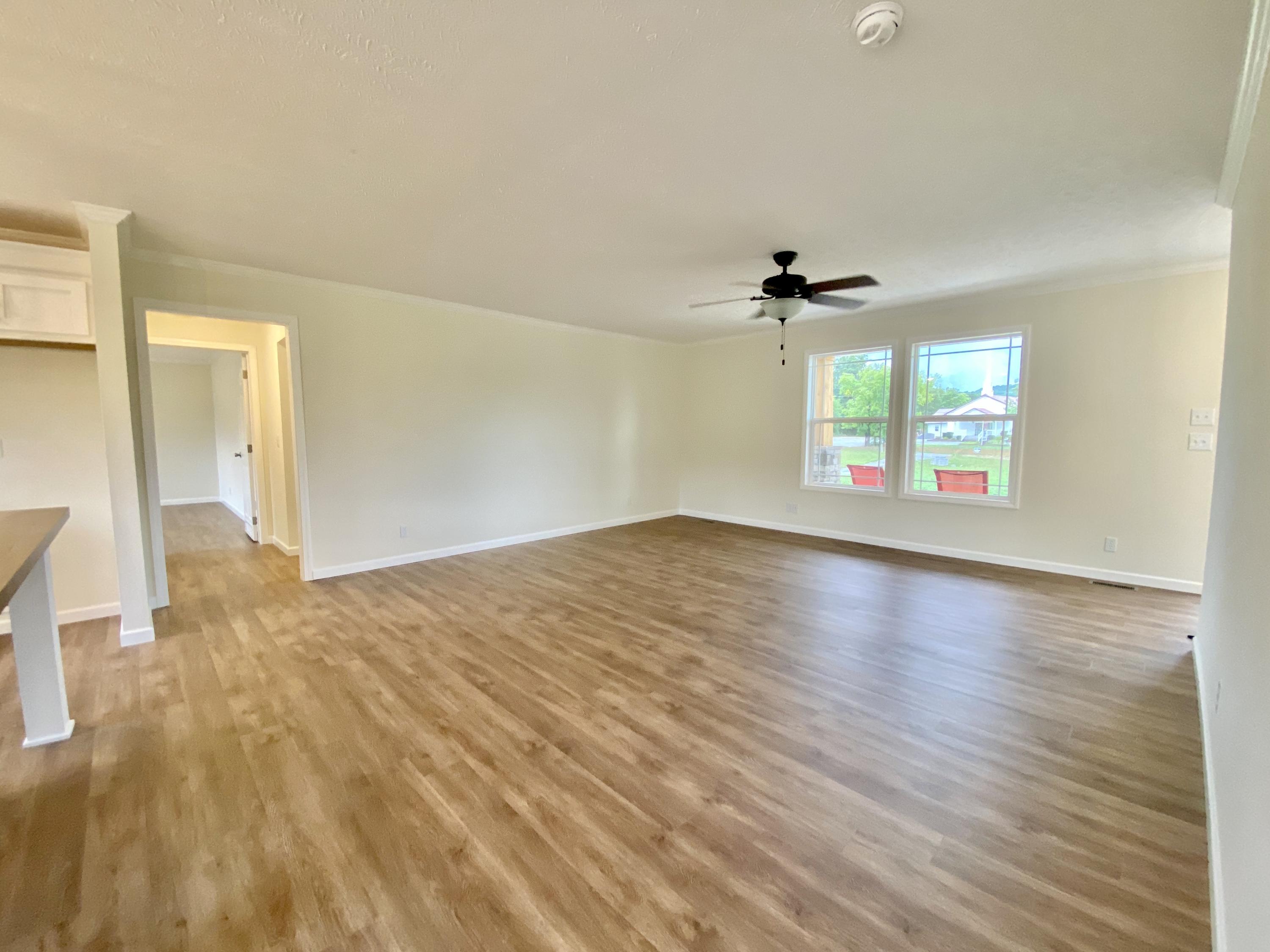 228 Walnut Grove Road Vonore, TN 37885 - Photo 7 of 33 Front living room