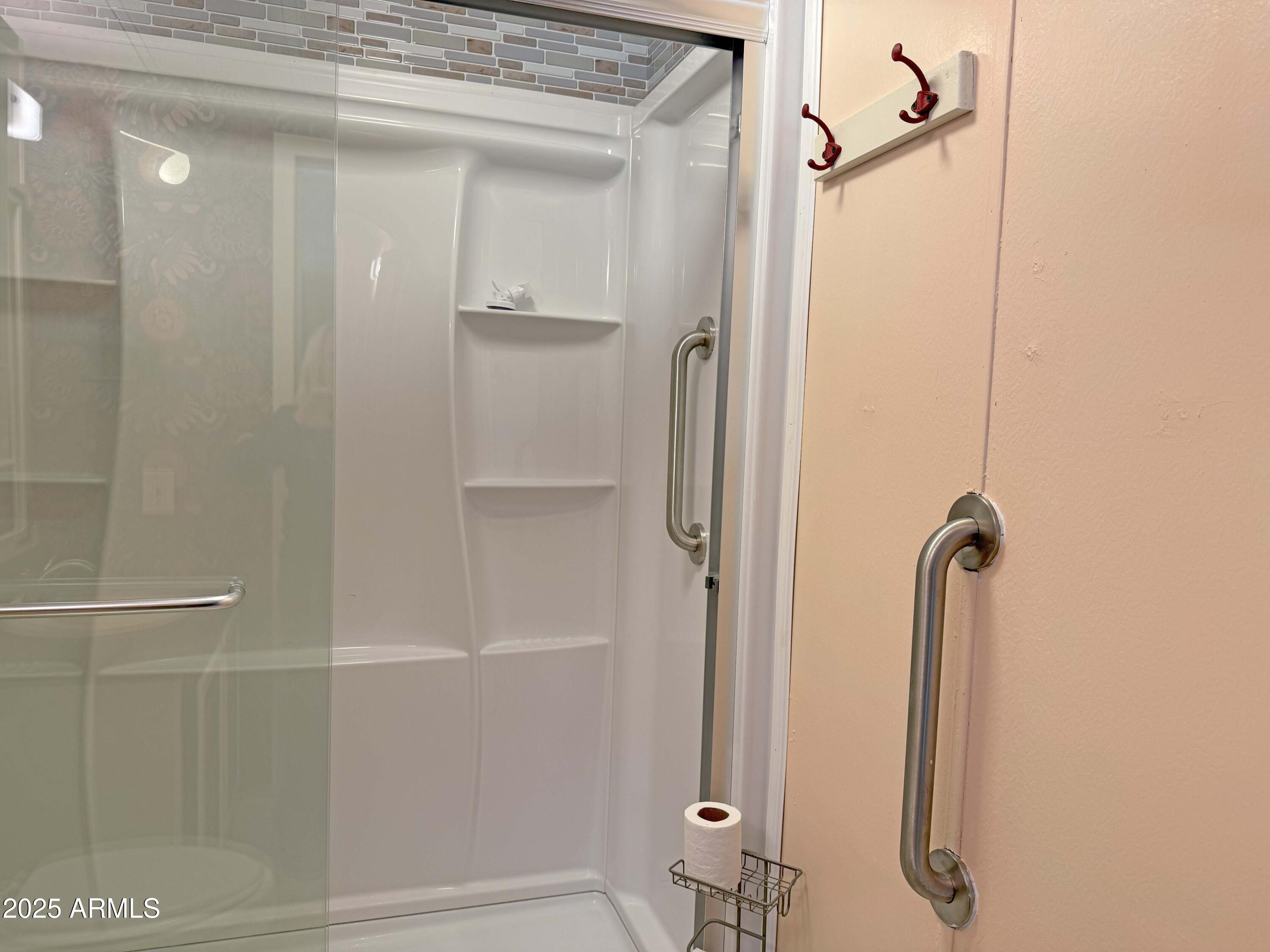 4715 North Drifting Sands Road Rimrock, AZ 86335 - Photo 22 of 39 a bathroom with a shower