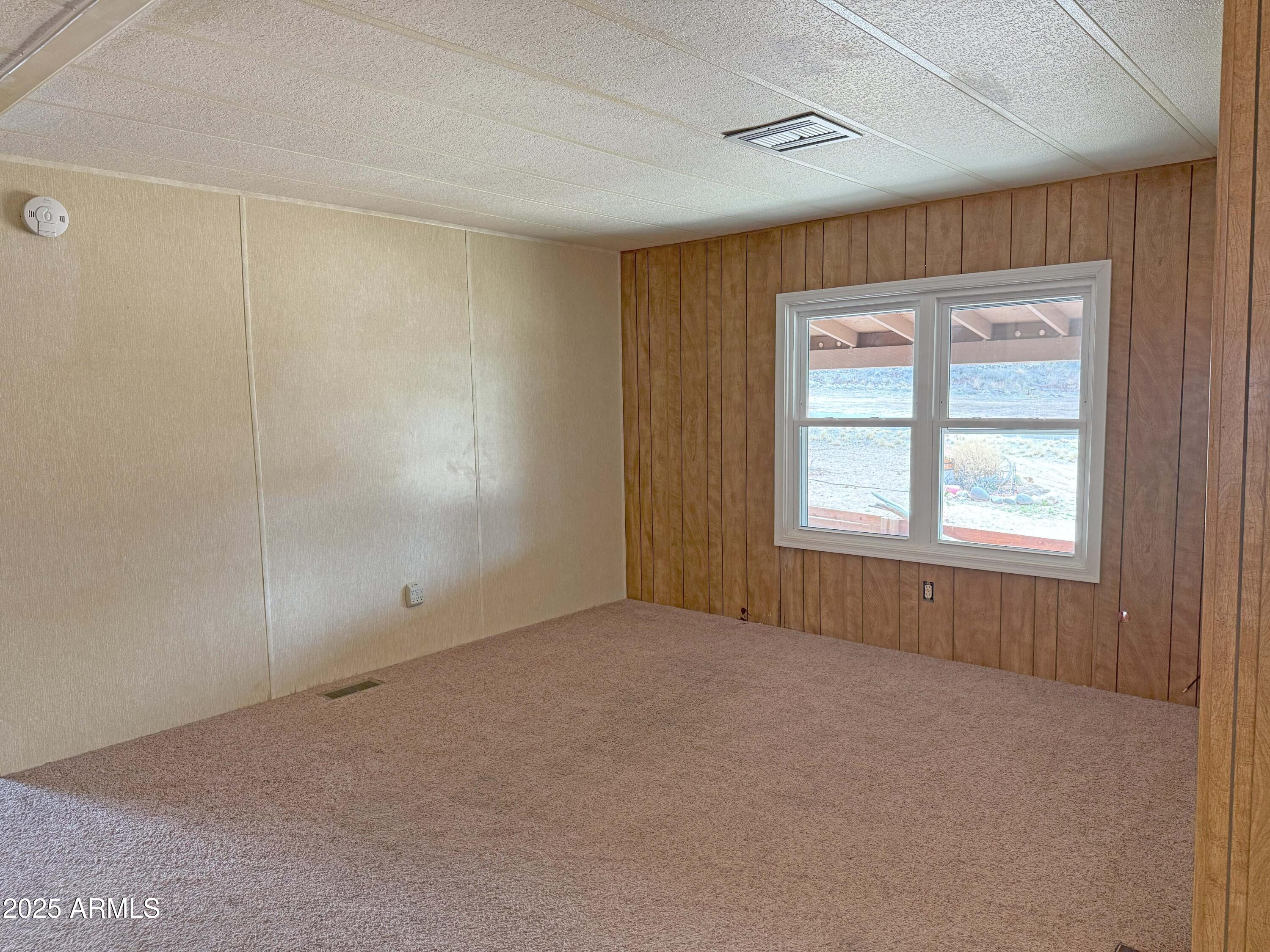 4715 North Drifting Sands Road Rimrock, AZ 86335 - Photo 25 of 39 an empty room with windows
