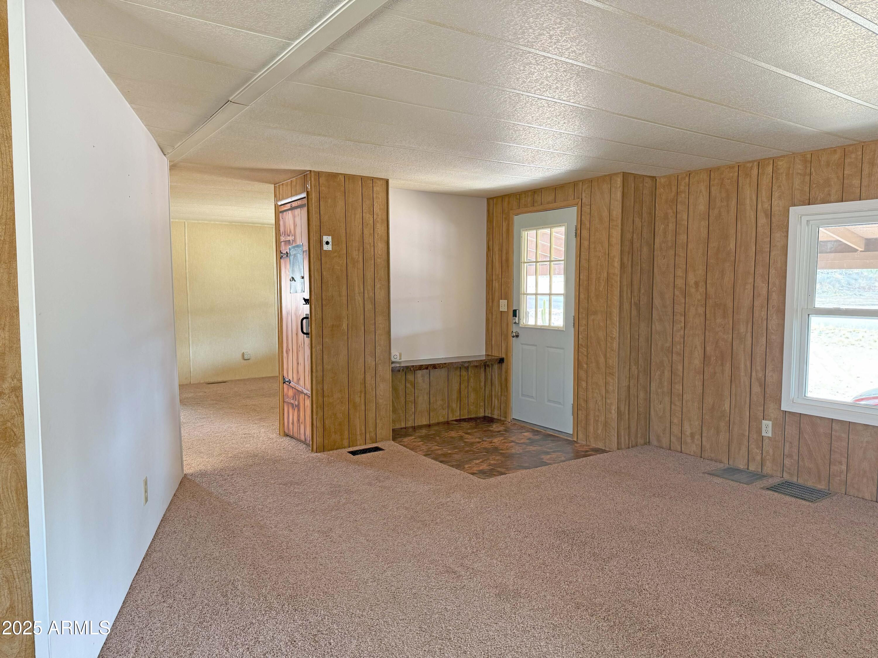 4715 North Drifting Sands Road Rimrock, AZ 86335 - Photo 5 of 39 an empty room with windows