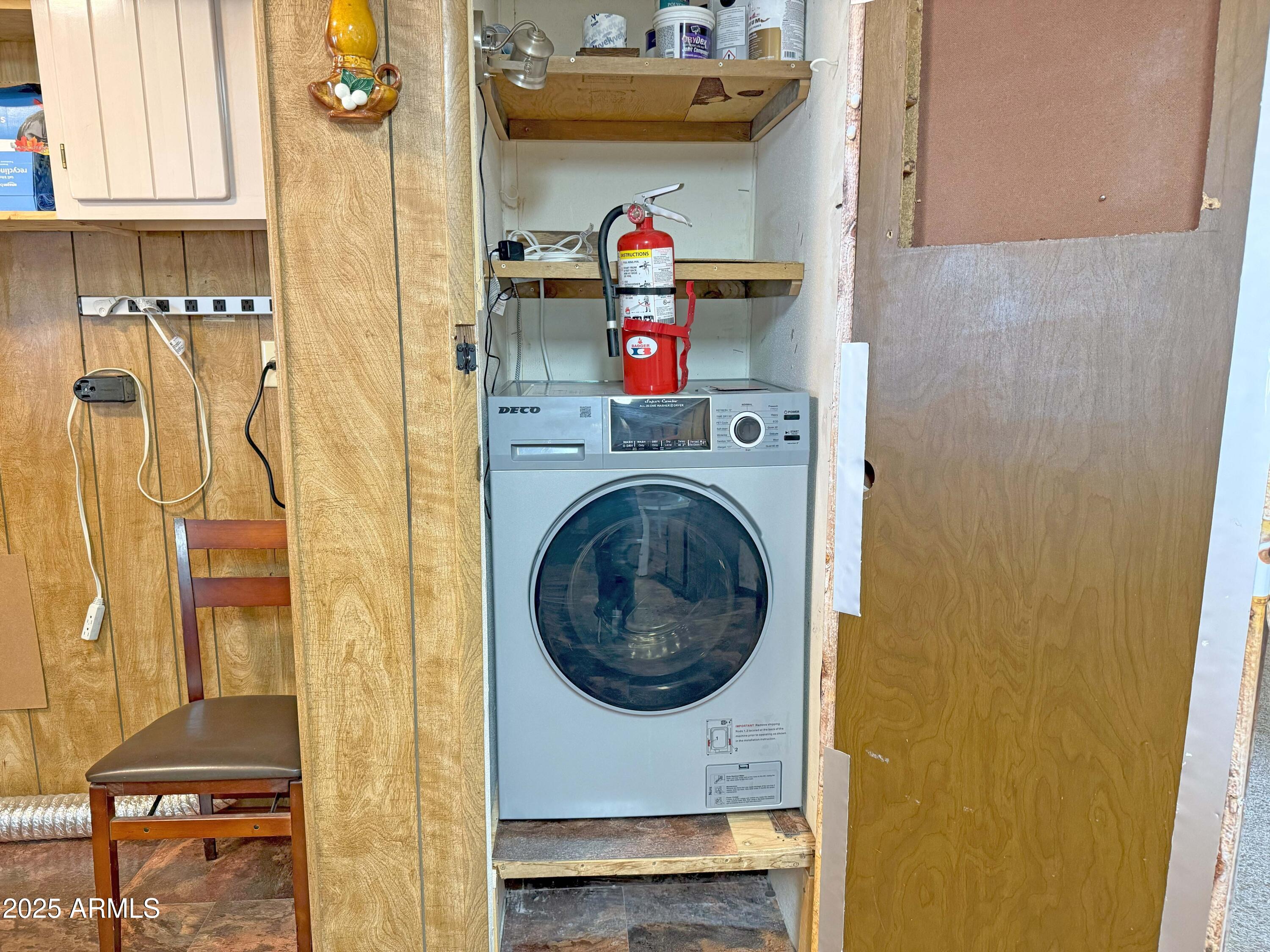 4715 North Drifting Sands Road Rimrock, AZ 86335 - Photo 9 of 39 a utility room with dryer and washer