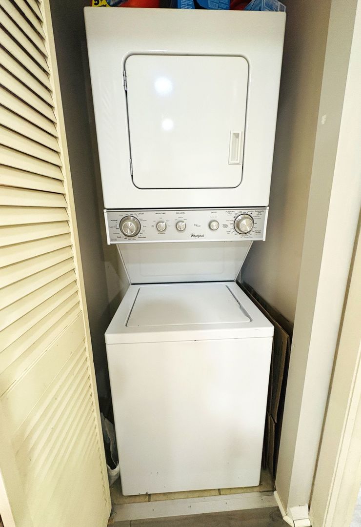 1930 Kenilworth Circle, Unit E Hoffman Estates, IL 60169 - Photo 11 of 13 a utility room with dryer and washer