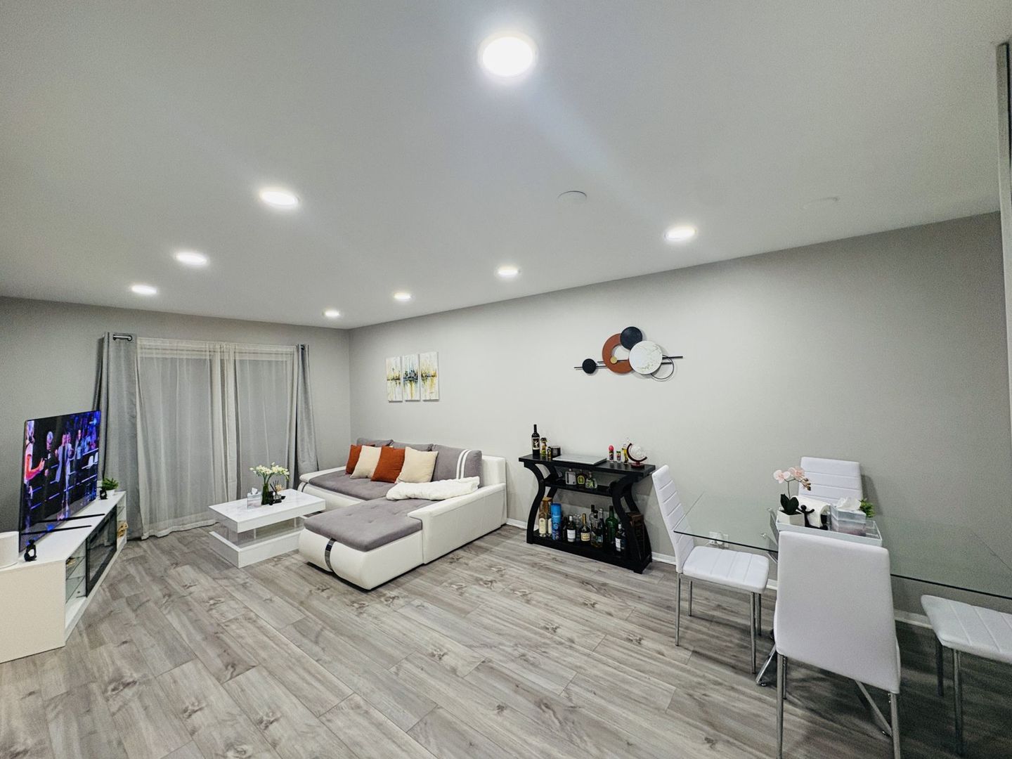 1930 Kenilworth Circle, Unit E Hoffman Estates, IL 60169 - Photo 5 of 13 a living room with furniture and a flat screen tv