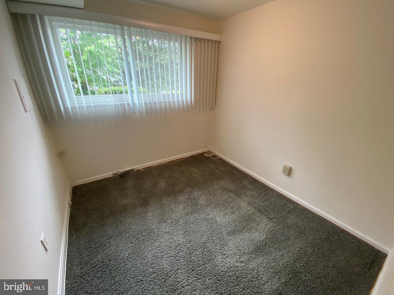 6411 East Halbert Road Bethesda, MD 20817 - Photo 9 of 20 Den