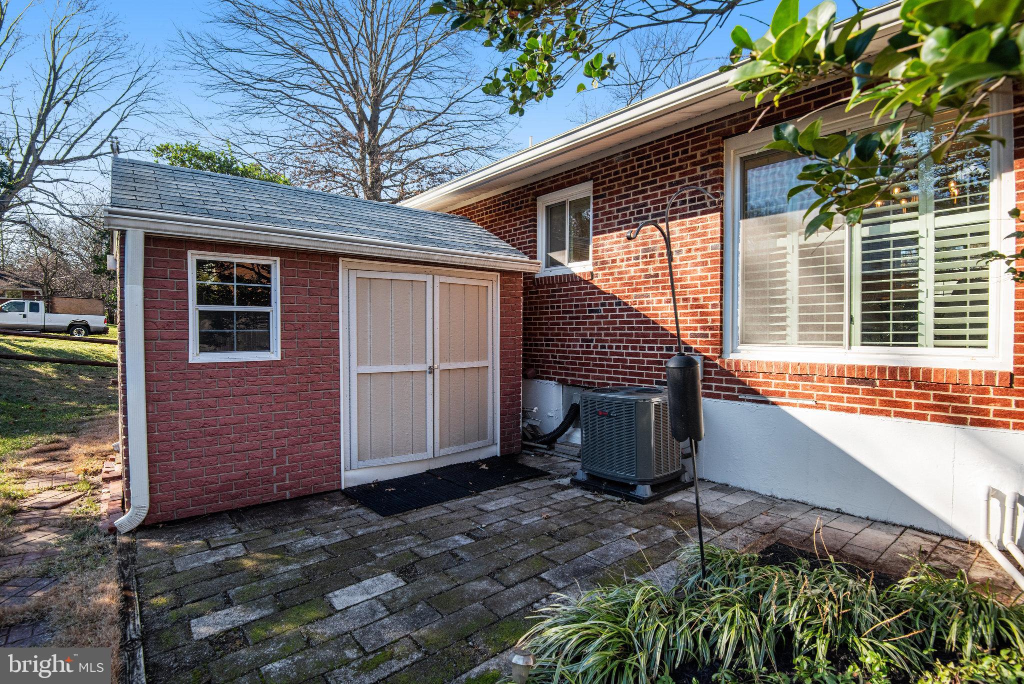 4415 Roundhill Road Alexandria, VA 22310 - Photo 36 of 41 Storage shed