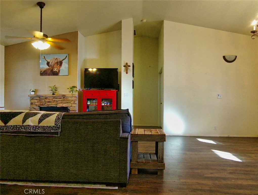 21172 Burgundy Way Apple Valley, CA 92308 - Photo 8 of 36