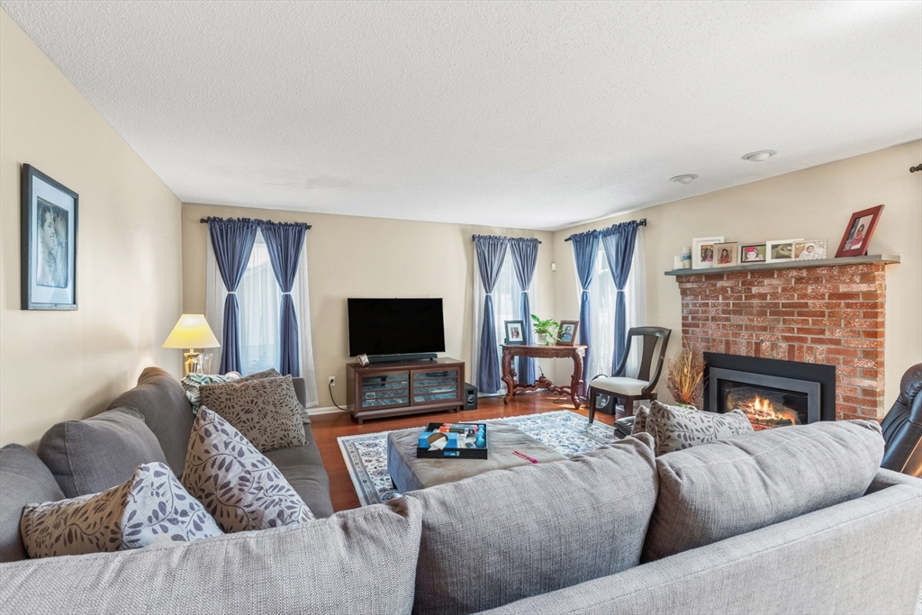 54 Jennifer Road Lowell, MA 01854 - Photo 2 of 21