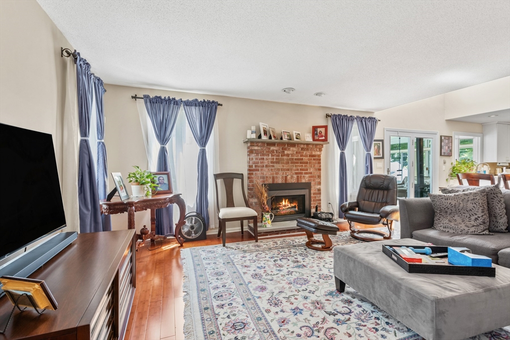 54 Jennifer Road Lowell, MA 01854 - Photo 3 of 21