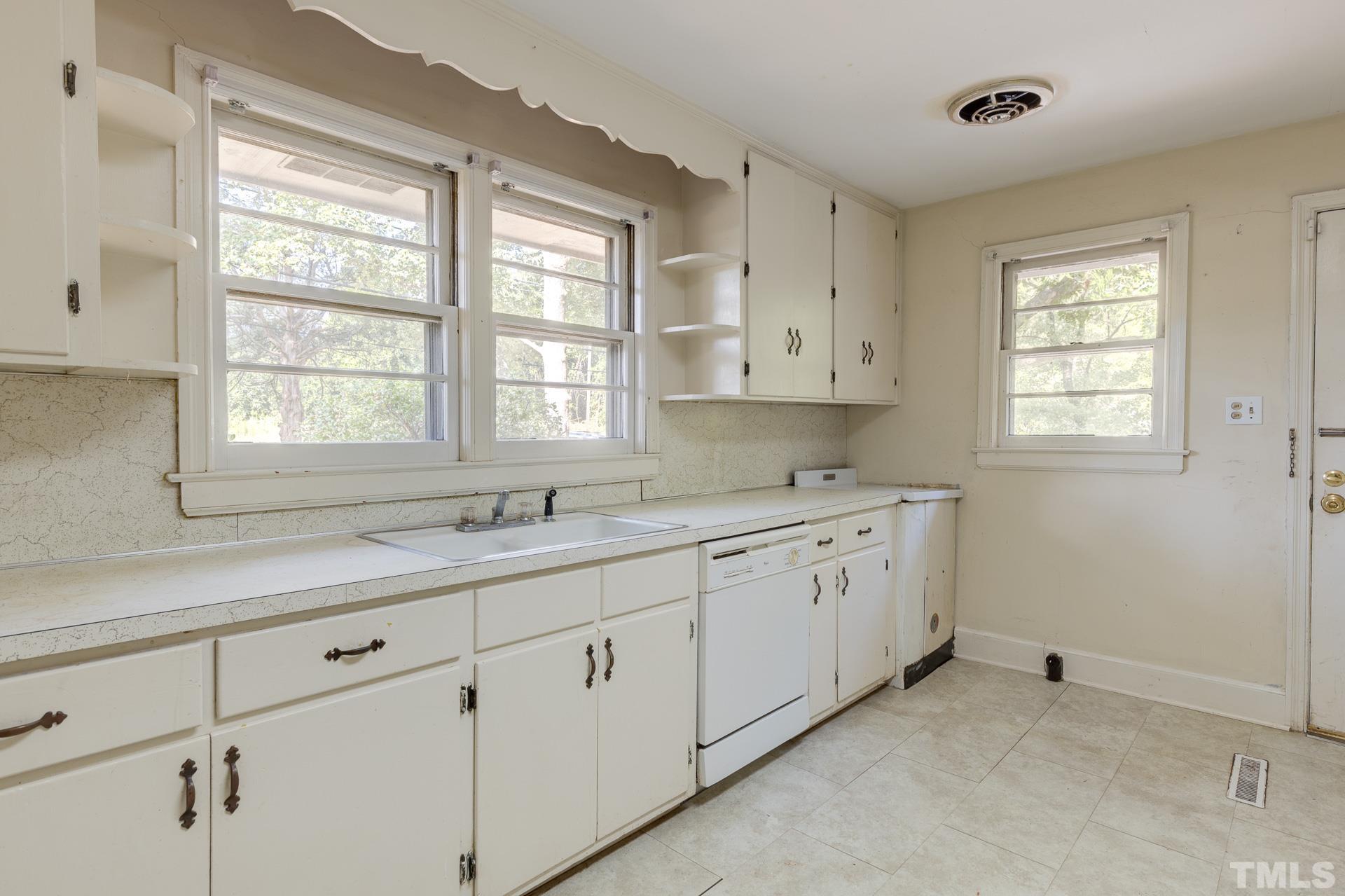 633 Morreene Road Durham, NC 27705 - Photo 8 of 29 Gallery Image 8