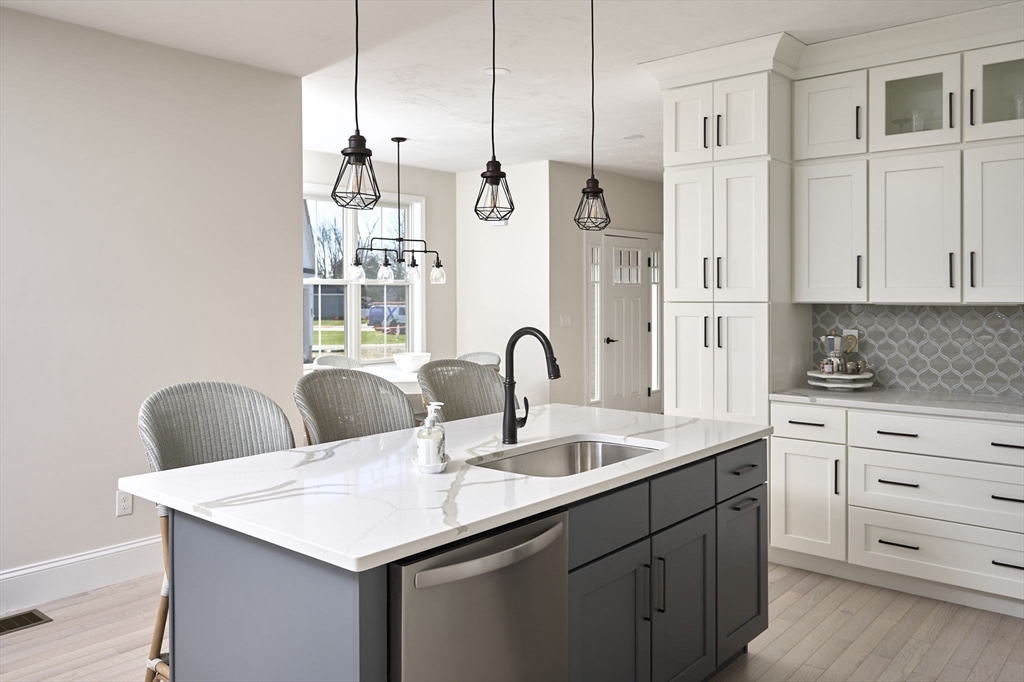 16 Metacomet Road, Unit 16 West Bridgewater, MA 02379 - Photo 3 of 32