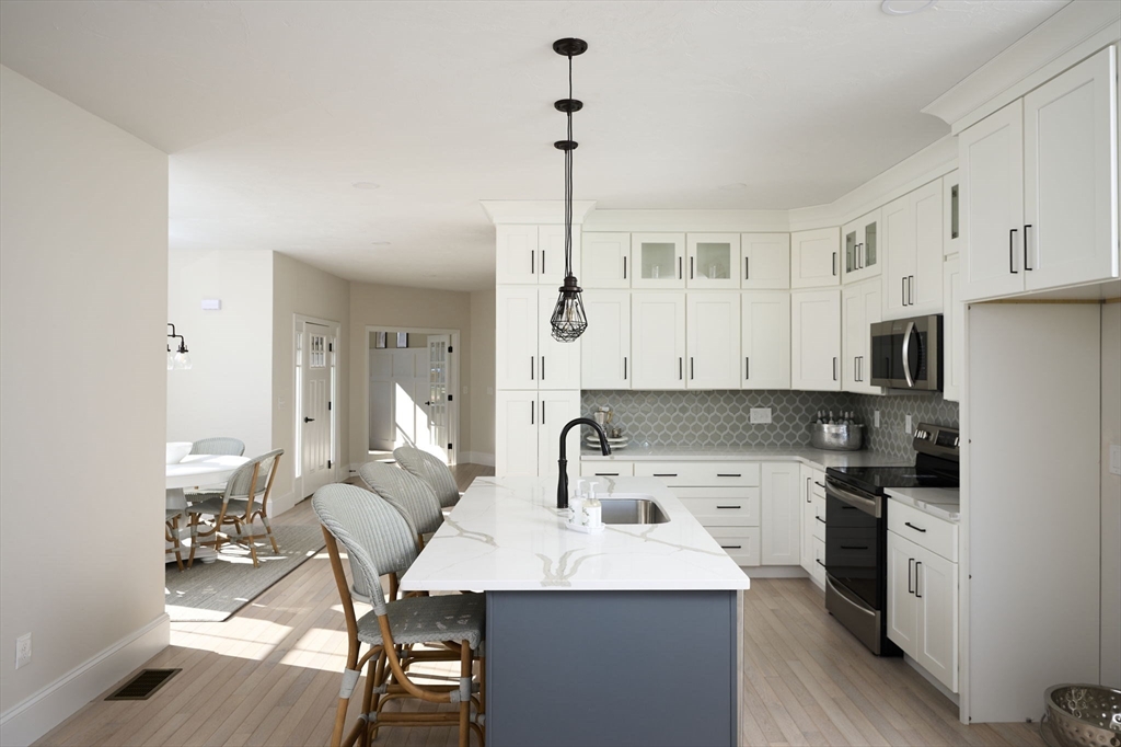 16 Metacomet Road, Unit 16 West Bridgewater, MA 02379 - Photo 5 of 32