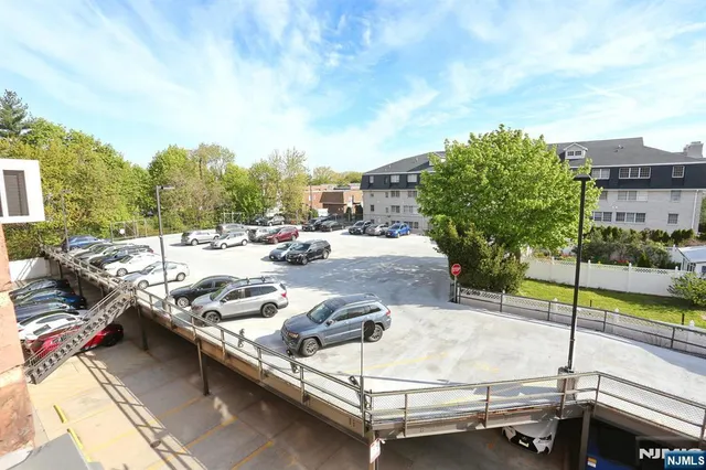 $2,600 | 208 Anderson Street, Unit S4F, Hackensack, NJ 07601