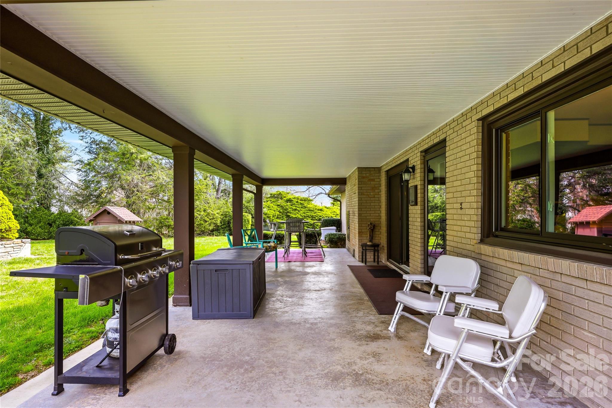 910 Rutledge Annex Hendersonville, NC 28739 - Photo 28 of 45 a view of a porch with chairs and backyard