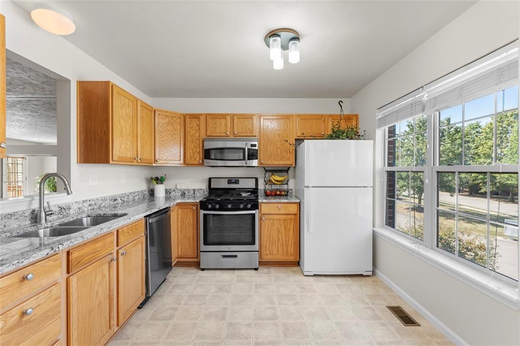 441 Georgetown Court Seven Fields, PA 16046 - Photo 5 of 44