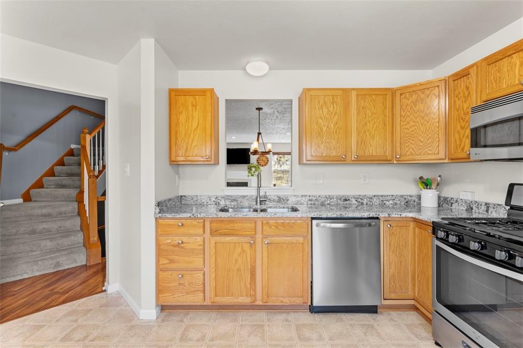 441 Georgetown Court Seven Fields, PA 16046 - Photo 7 of 44