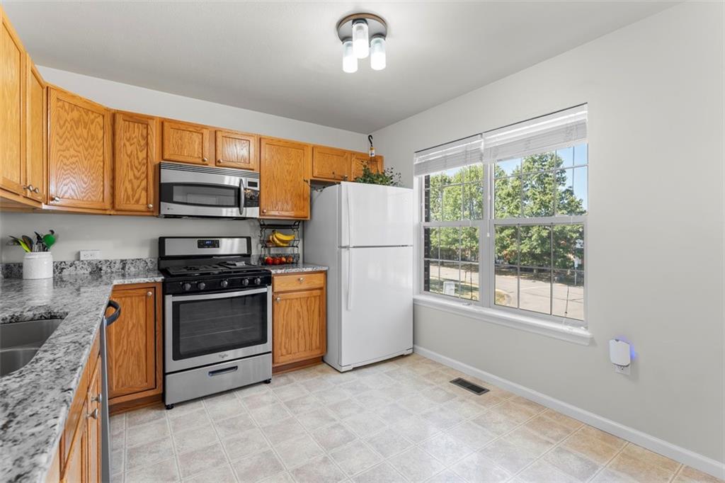 441 Georgetown Court Seven Fields, PA 16046 - Photo 8 of 44