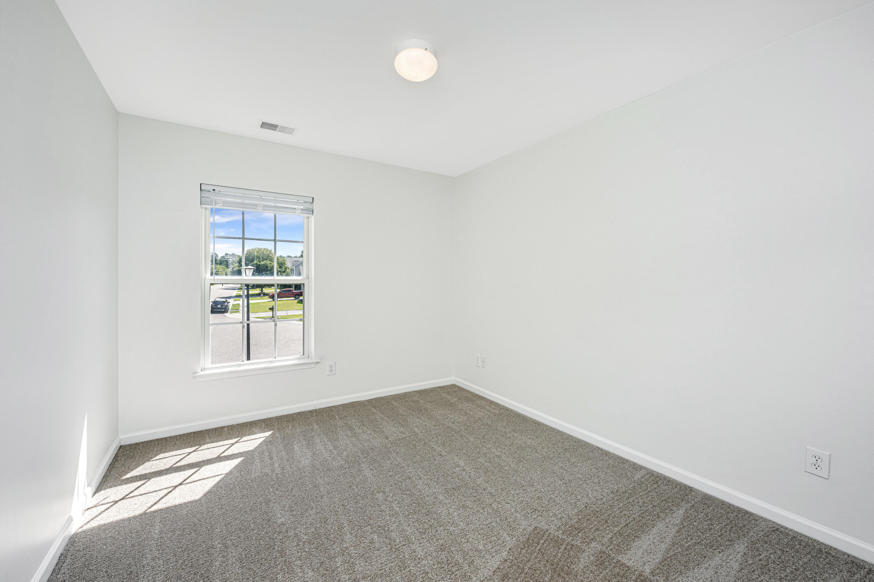 142 Avalon Road Summerville, SC 29483 - Photo 15 of 31 142Avalon020