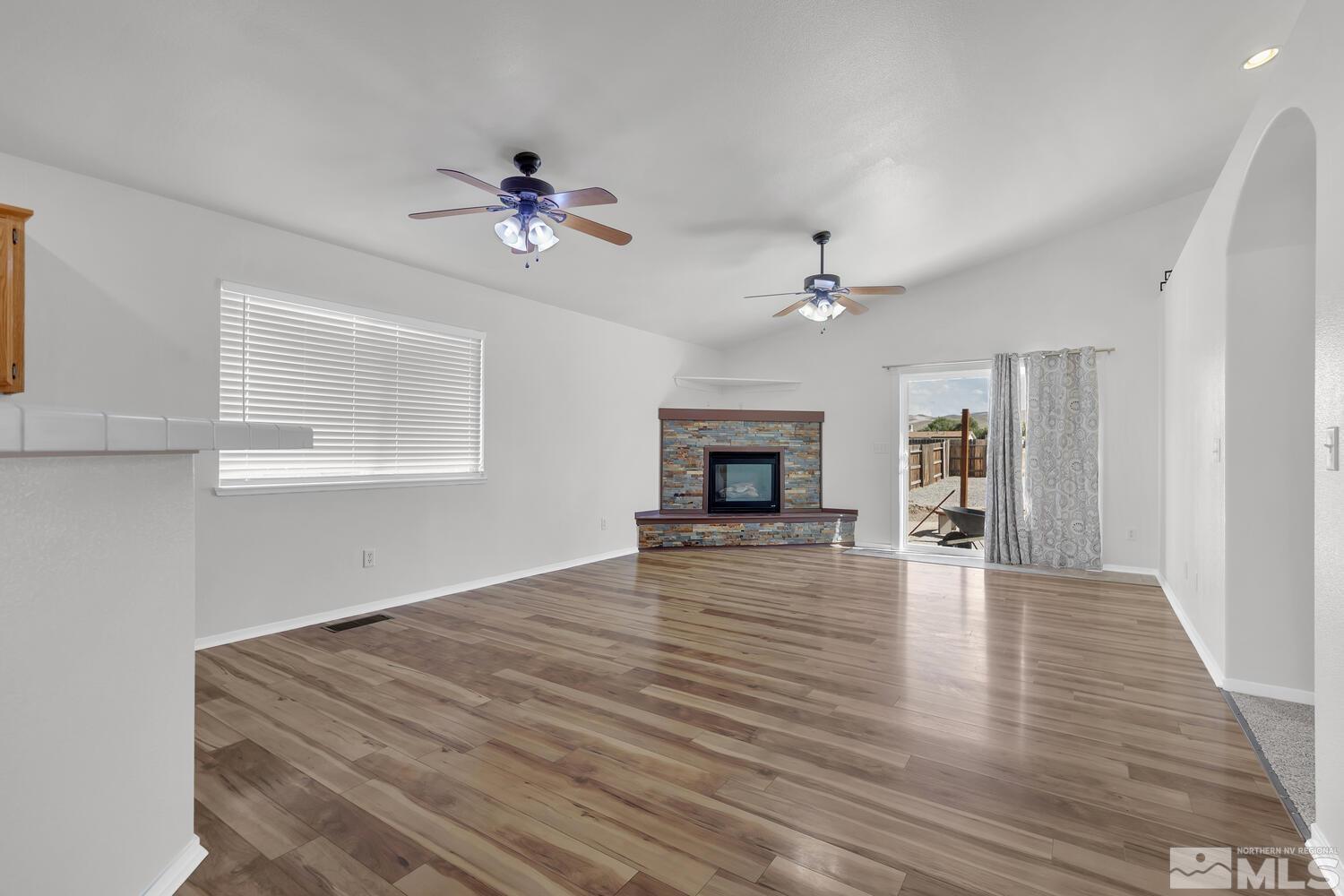 622 Tamsen Road Fernley, NV 89408 - Photo 10 of 33 Photo 10