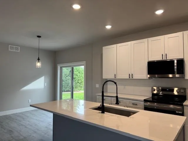 $399,900 | 4000 Boulder Drive, Janesville, WI 53546