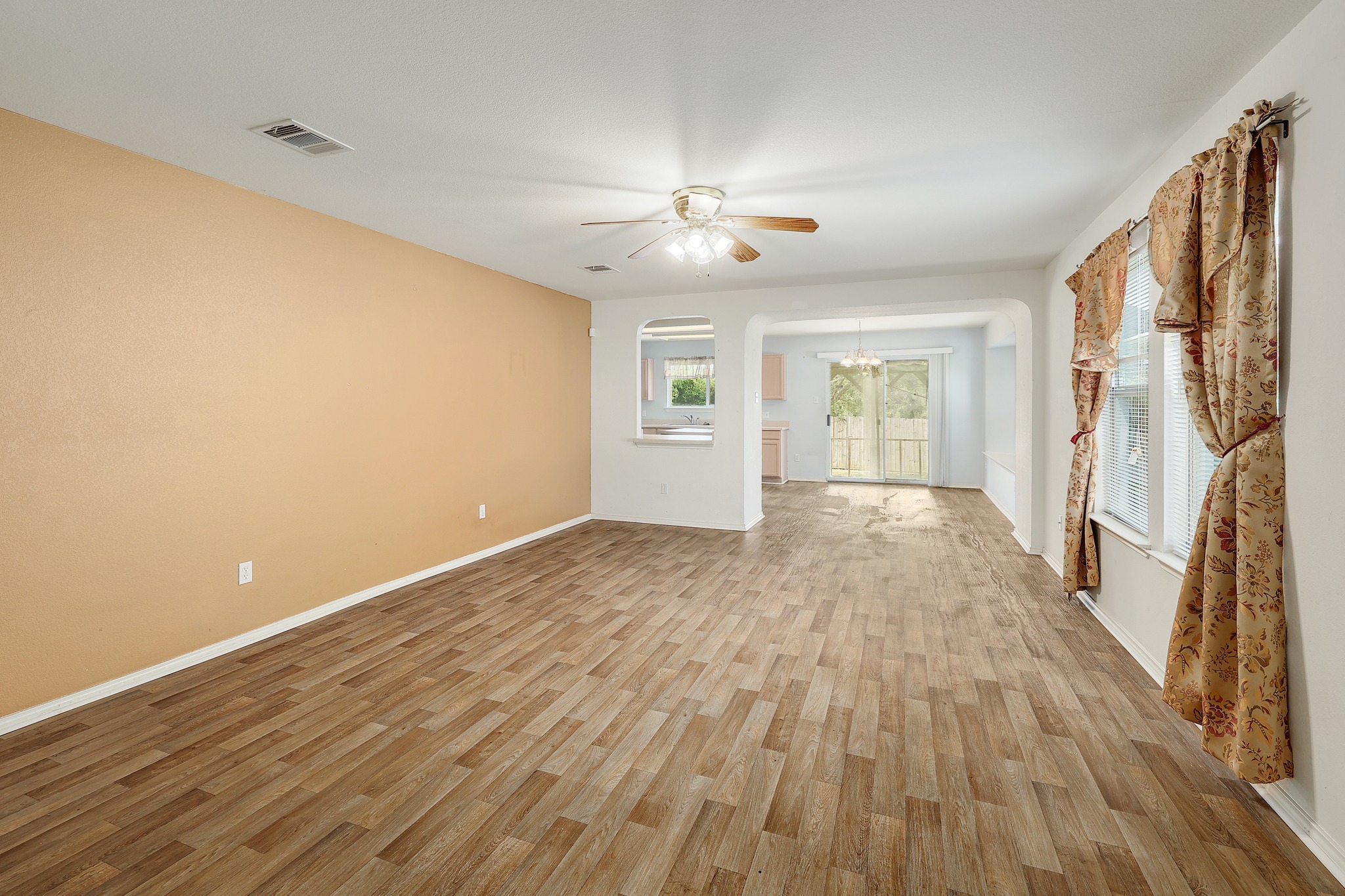 1621 Apollo Circle Round Rock, TX 78664 - Photo 5 of 27