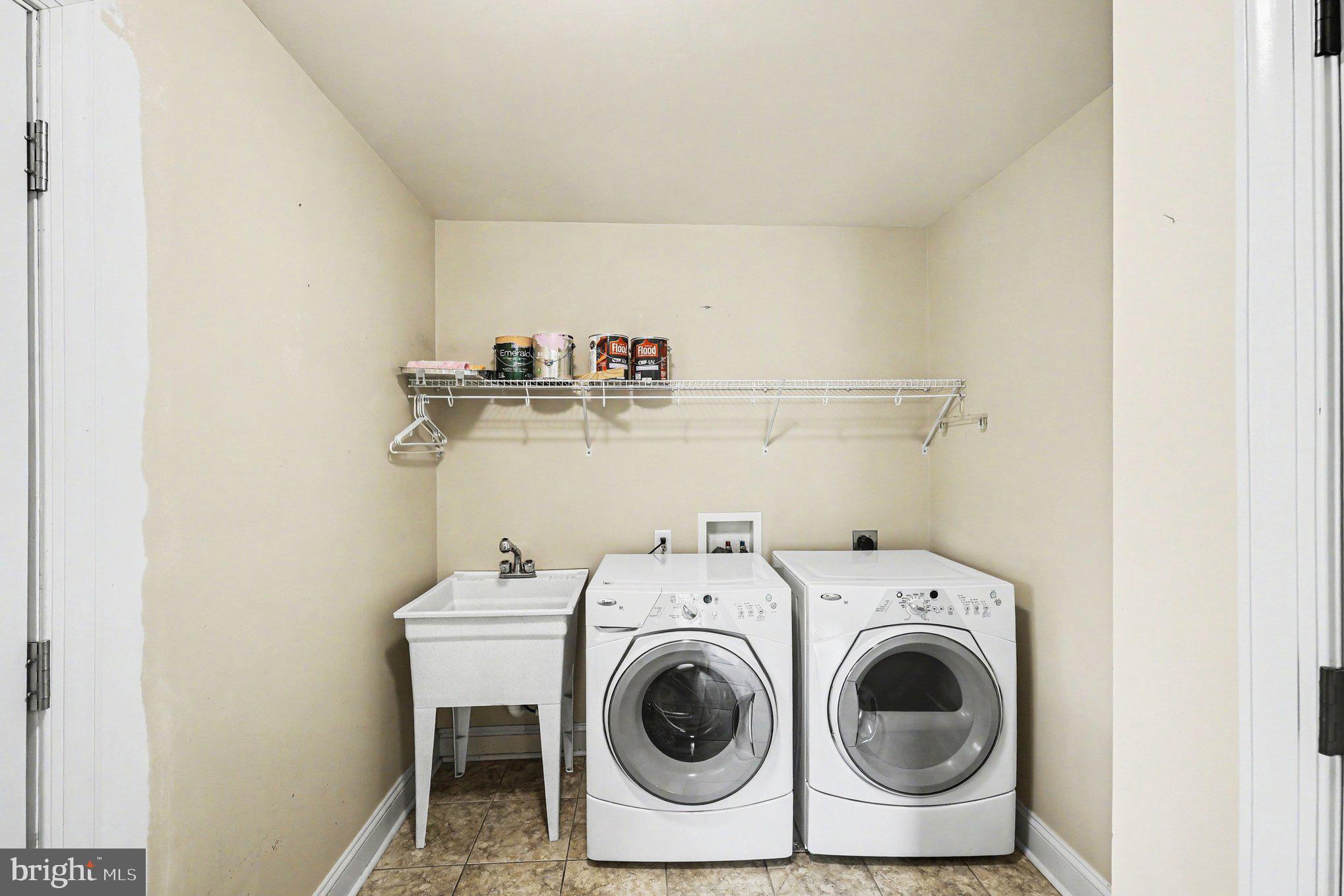 1564 Perry Road Winchester, VA 22602 - Photo 29 of 42 a utility room with dryer and washer