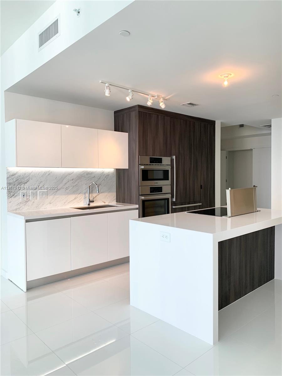 851 Northeast 1st Avenue, Unit 3905 Miami, FL 33132 - Photo 11 of 21