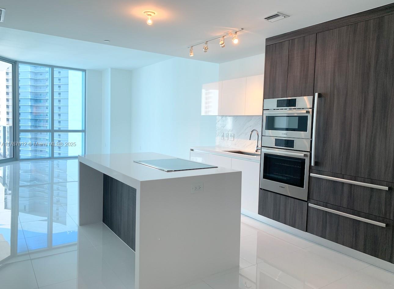 851 Northeast 1st Avenue, Unit 3905 Miami, FL 33132 - Photo 13 of 21