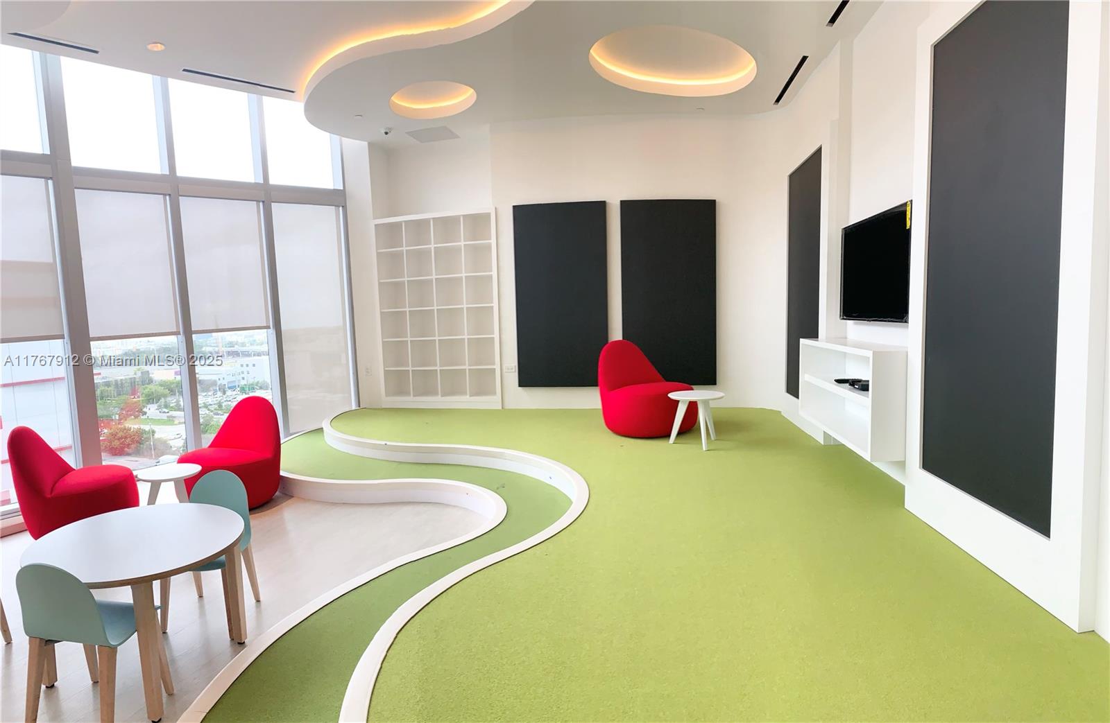 851 Northeast 1st Avenue, Unit 3905 Miami, FL 33132 - Photo 4 of 21