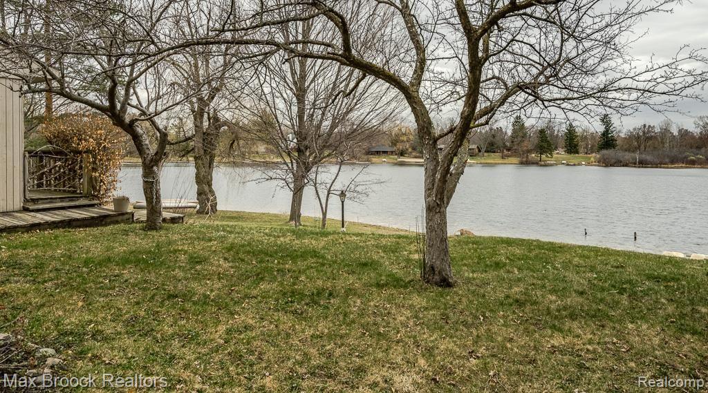 112 Clarkston Road Clarkston, MI 48346 - Photo 22 of 25 Lake View