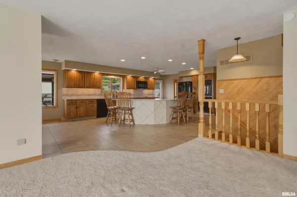 $760,000 | 868 East County Highway, Table Grove, IL 61482