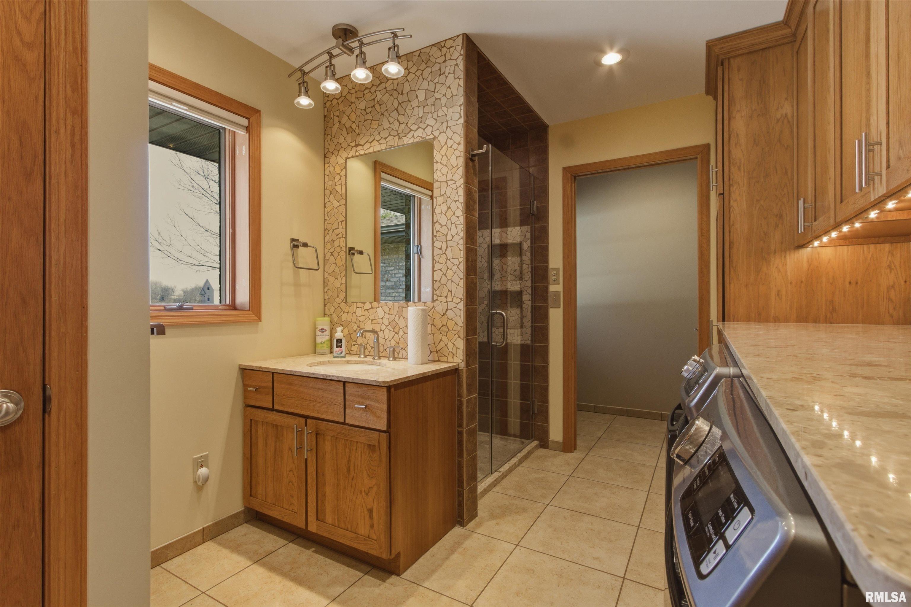 868 East County Highway Table Grove, IL 61482 - Photo 14 of 44