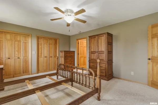 $760,000 | 868 East County Highway, Table Grove, IL 61482